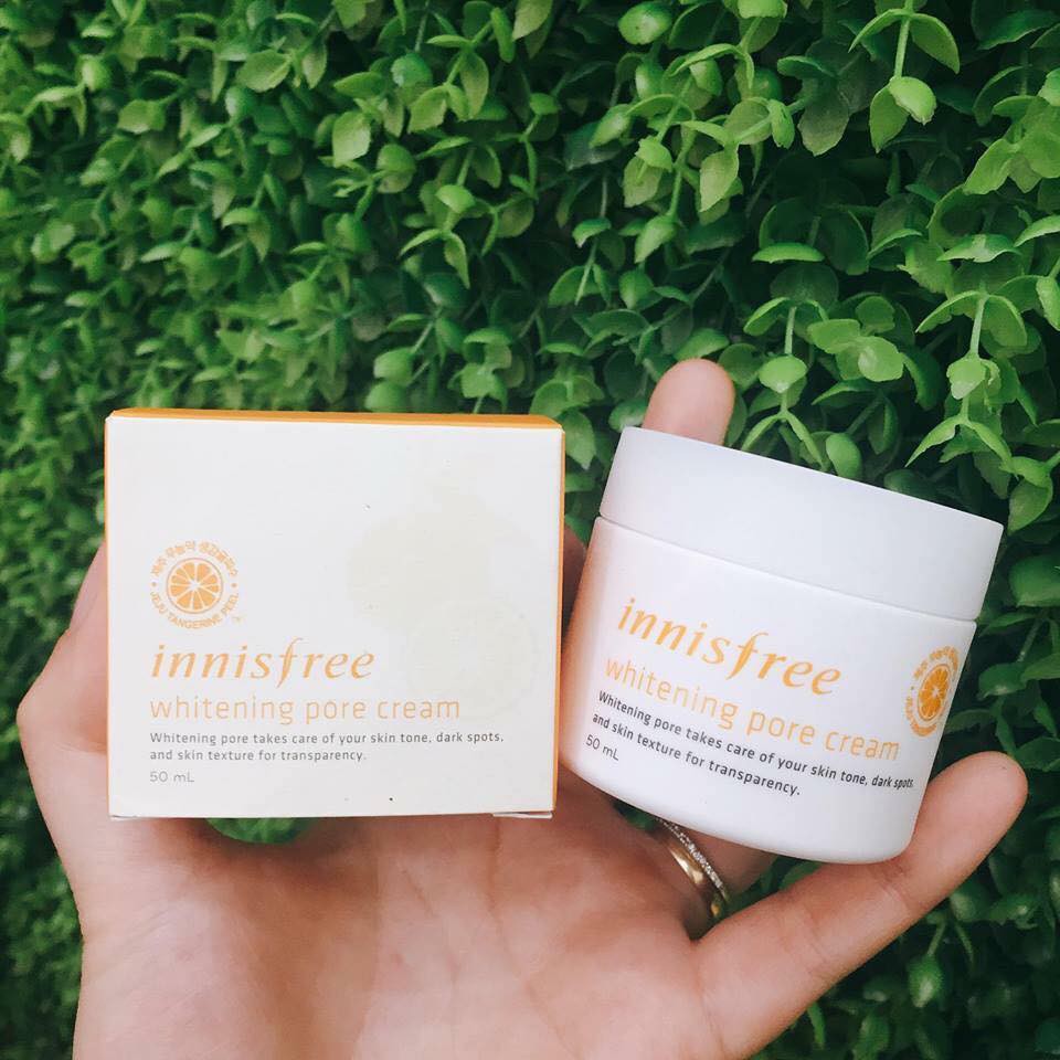 Innisfree, Innisfree Whitening Pore Cream, Innisfree Whitening Pore Cream รีวิว, Innisfree Whitening Pore Cream ราคา, Innisfree Whitening Pore Cream 50 ml., Innisfree Whitening Pore Cream 50 ml. ครีมบำรุงกลางวันกับการแก้ไขโทนสีผิว + การให้ความชุ่มชื้น + การดูแลปกป้อง UV เพื่อสร้างผิวที่กระจ่าง ไร้ที่ติและสดใส